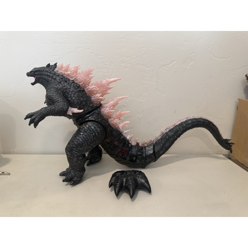 Jada Toys Godzilla Remote Control Figure 2.4GHz Light-Up Mouth MPN 34994